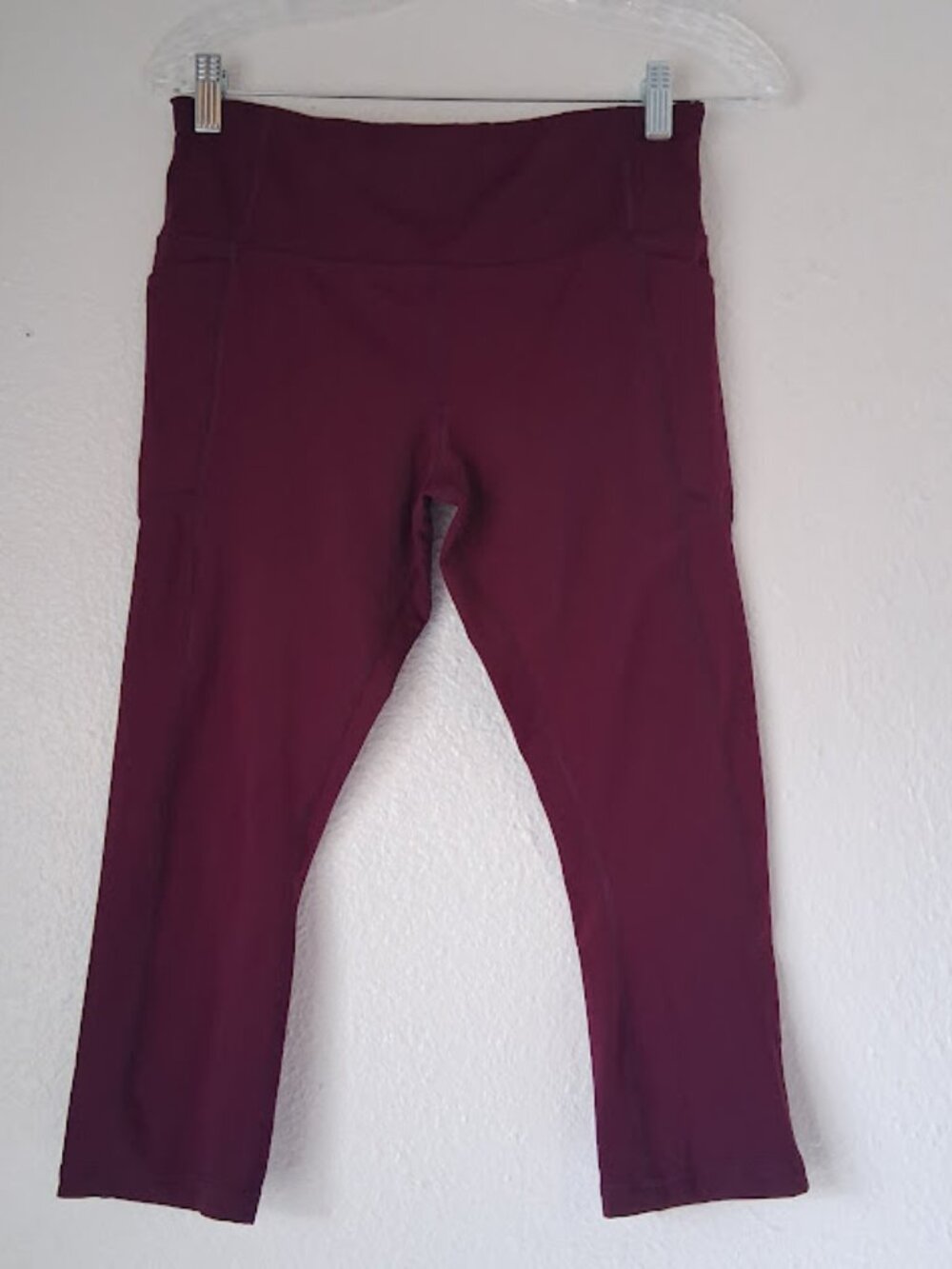 Avia women's size (8/10) burgundy/maroon capri leggings